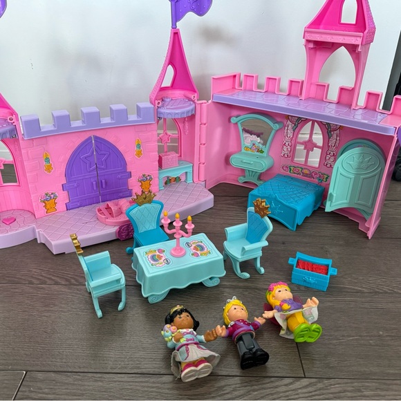Fisher-Price Enchanted Pink and Purple Castle Playset - Picture 2 of 3